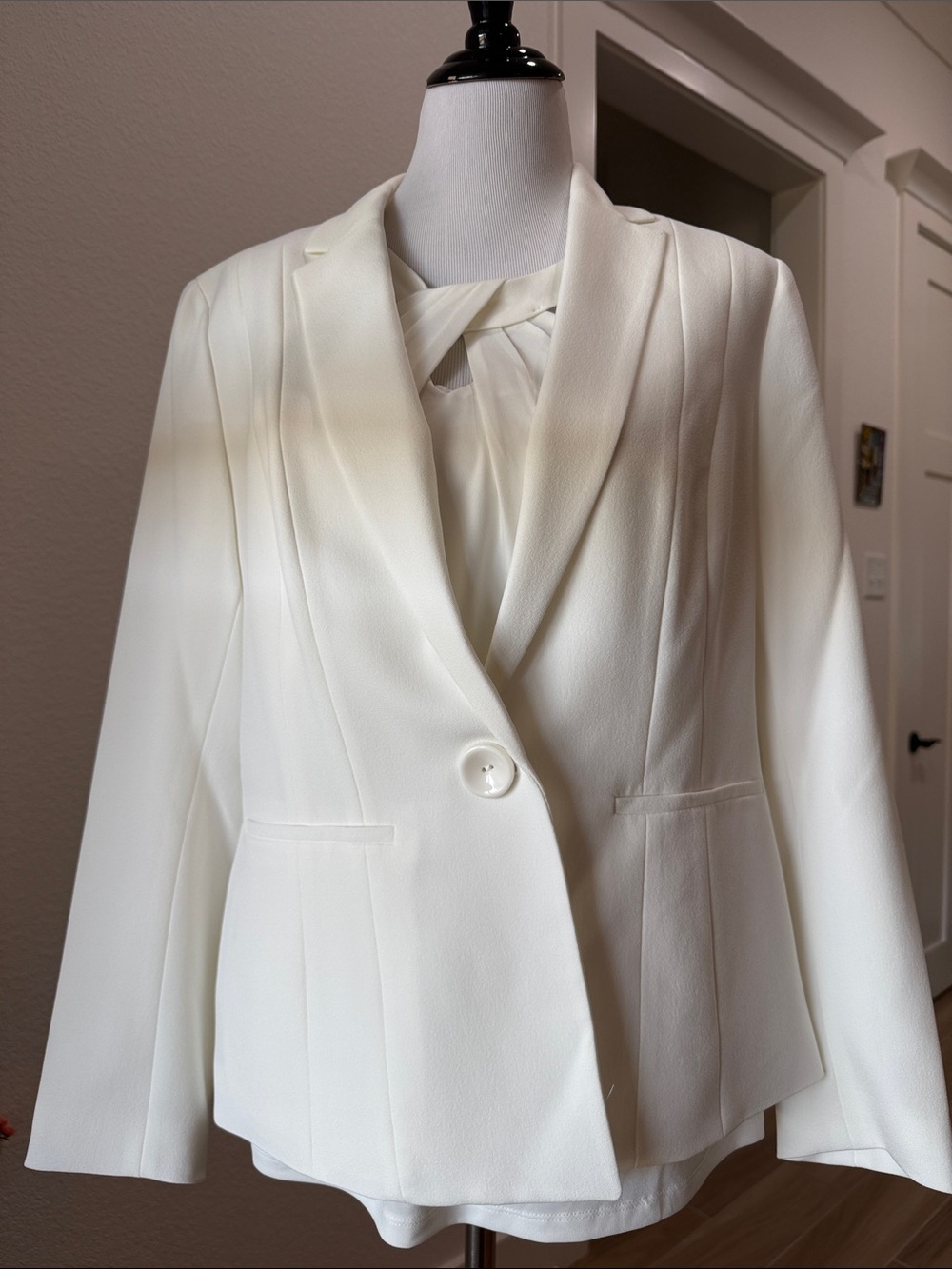 Kasper Ivory Single-Button Blazer